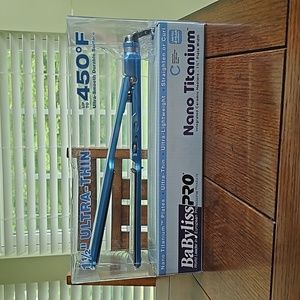 Babyliss Pro Nano Titanium Ultra-Thin 1 1/2" Flat Iron